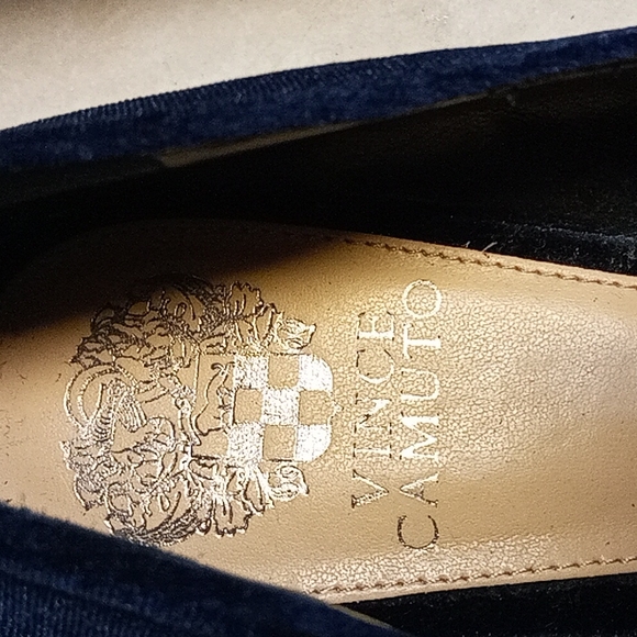 Vince Camuto velvet blue moccasins with studs at the sides and heel size… - Picture 6 of 8